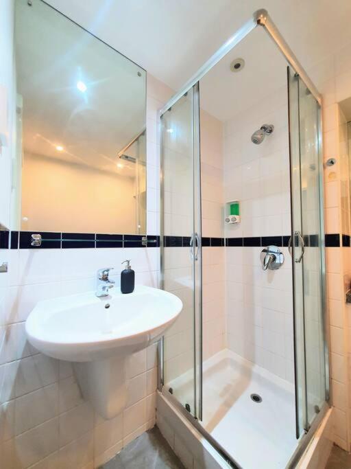 ברמינגהאם Contemporary Modern Studio Apartment - City Centre מראה חיצוני תמונה