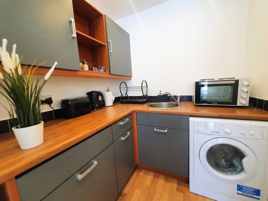 ברמינגהאם Contemporary Modern Studio Apartment - City Centre מראה חיצוני תמונה